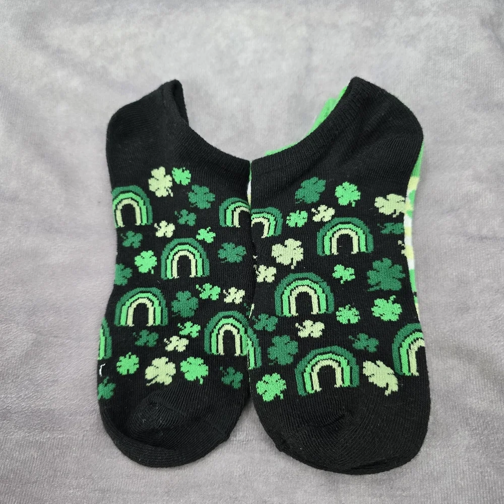 Irish Clover‎ Rainbow Shamrock Hat Print Set Of 2 Back White Green Low Socks